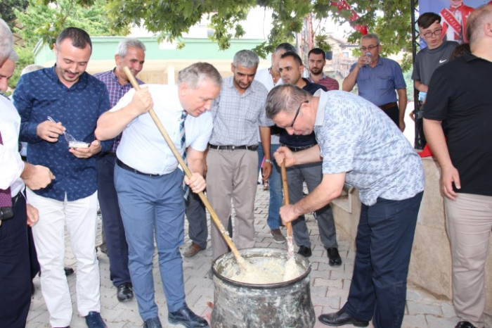 Bucak’ta 31. Geleneksel keşkek dövme ve sünnet şöleni yapıldı