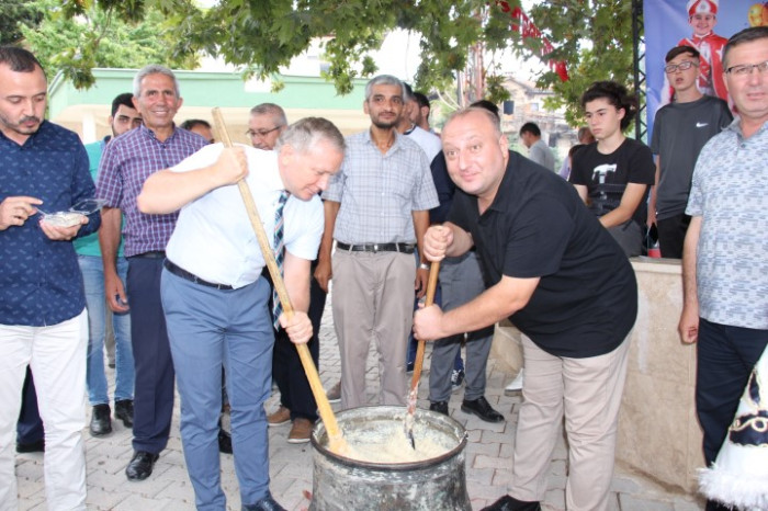 Bucak’ta 31. Geleneksel keşkek dövme ve sünnet şöleni yapıldı
