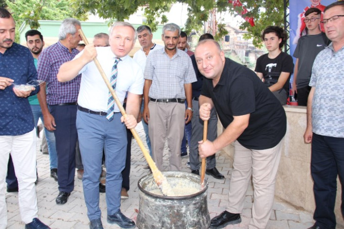 Bucak’ta 31. Geleneksel keşkek dövme ve sünnet şöleni yapıldı