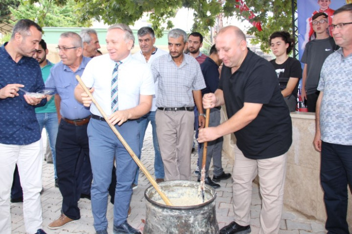 Bucak’ta 31. Geleneksel keşkek dövme ve sünnet şöleni yapıldı