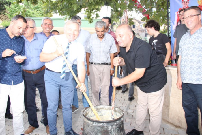 Bucak’ta 31. Geleneksel keşkek dövme ve sünnet şöleni yapıldı
