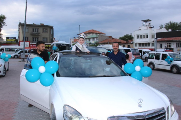 Bucak’ta 31. Geleneksel keşkek dövme ve sünnet şöleni yapıldı