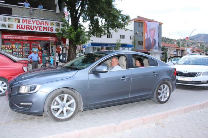 Bucak’ta 31. Geleneksel keşkek dövme ve sünnet şöleni yapıldı