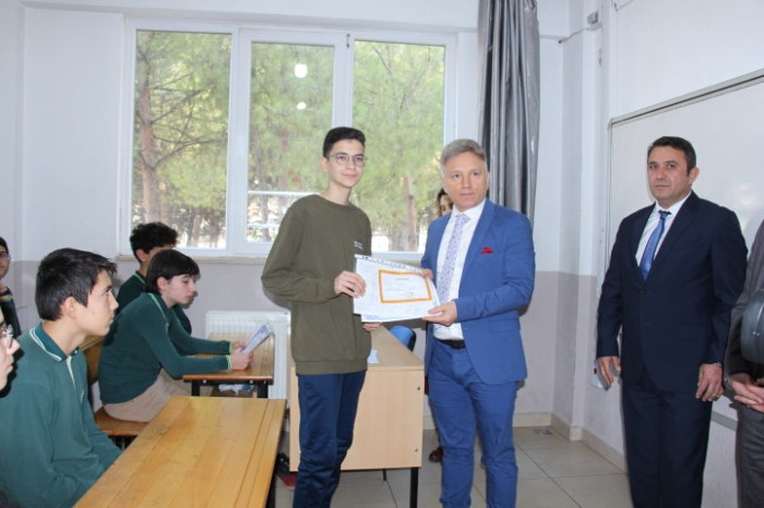 Bucak’ta 12 Bin 495 Öğrenci Yarıyıl Karnesi Aldı