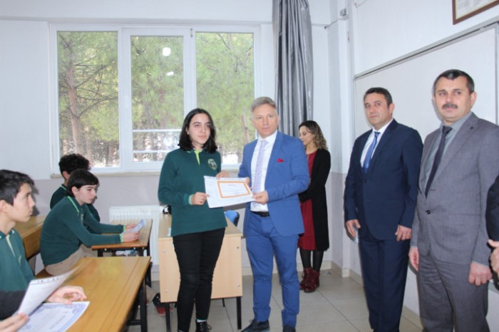 Bucak’ta 12 Bin 495 Öğrenci Yarıyıl Karnesi Aldı