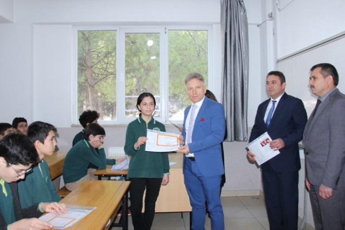 Bucak’ta 12 Bin 495 Öğrenci Yarıyıl Karnesi Aldı