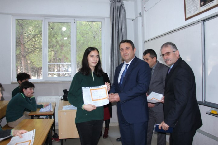 Bucak’ta 12 Bin 495 Öğrenci Yarıyıl Karnesi Aldı