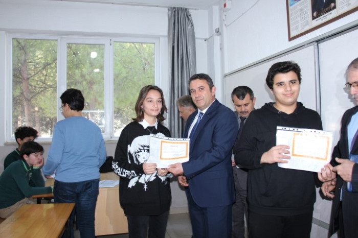 Bucak’ta 12 Bin 495 Öğrenci Yarıyıl Karnesi Aldı