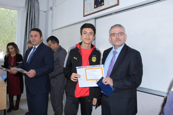 Bucak’ta 12 Bin 495 Öğrenci Yarıyıl Karnesi Aldı