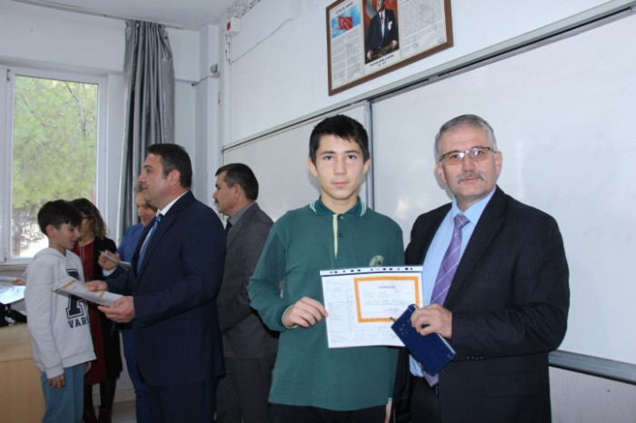 Bucak’ta 12 Bin 495 Öğrenci Yarıyıl Karnesi Aldı