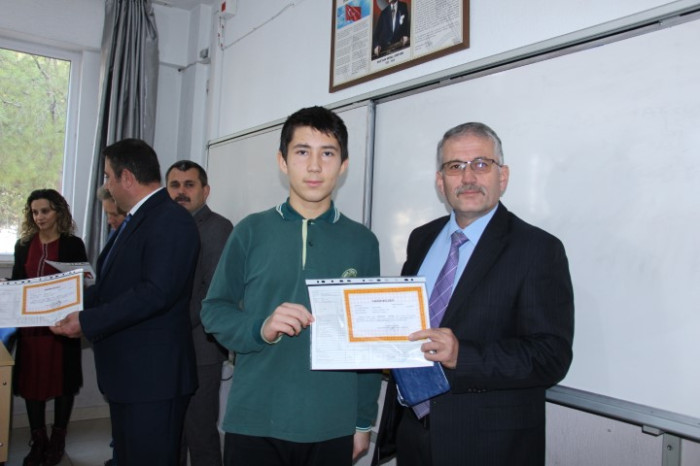 Bucak’ta 12 Bin 495 Öğrenci Yarıyıl Karnesi Aldı