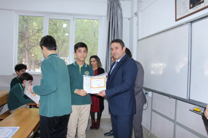 Bucak’ta 12 Bin 495 Öğrenci Yarıyıl Karnesi Aldı