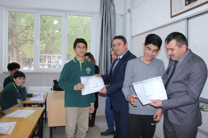 Bucak’ta 12 Bin 495 Öğrenci Yarıyıl Karnesi Aldı