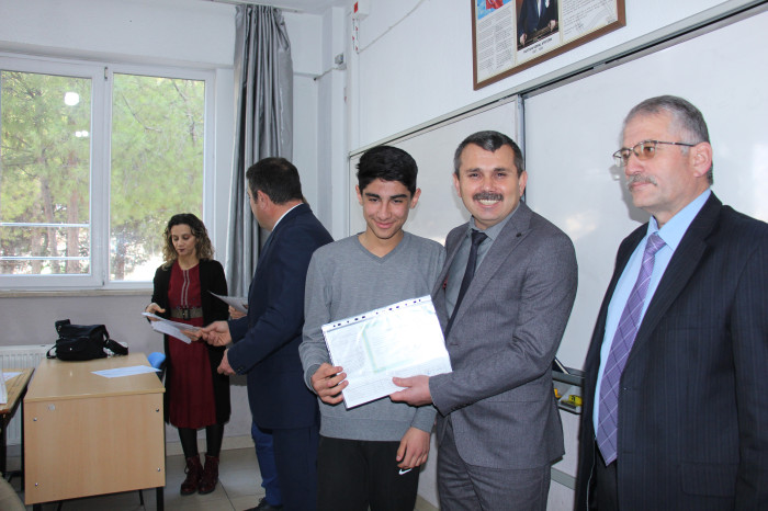 Bucak’ta 12 Bin 495 Öğrenci Yarıyıl Karnesi Aldı