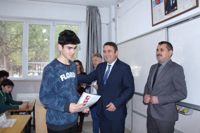 Bucak’ta 12 Bin 495 Öğrenci Yarıyıl Karnesi Aldı