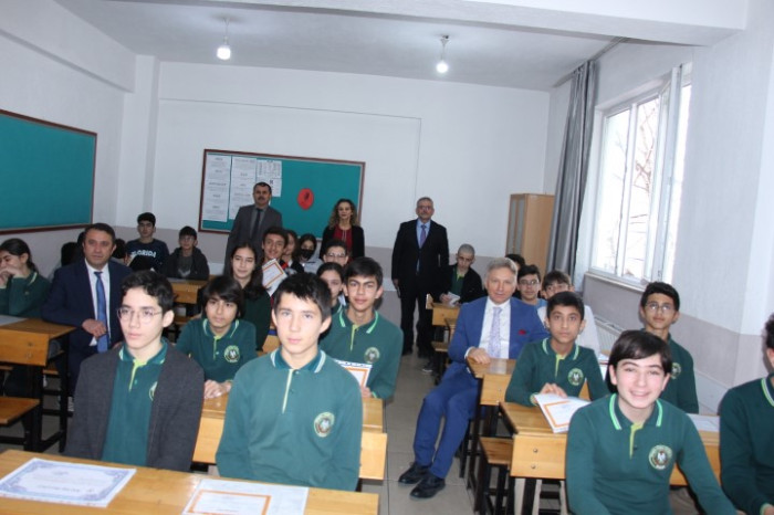 Bucak’ta 12 Bin 495 Öğrenci Yarıyıl Karnesi Aldı