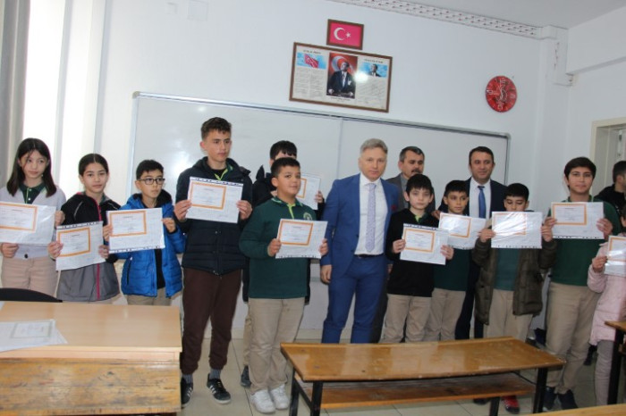 Bucak’ta 12 Bin 495 Öğrenci Yarıyıl Karnesi Aldı