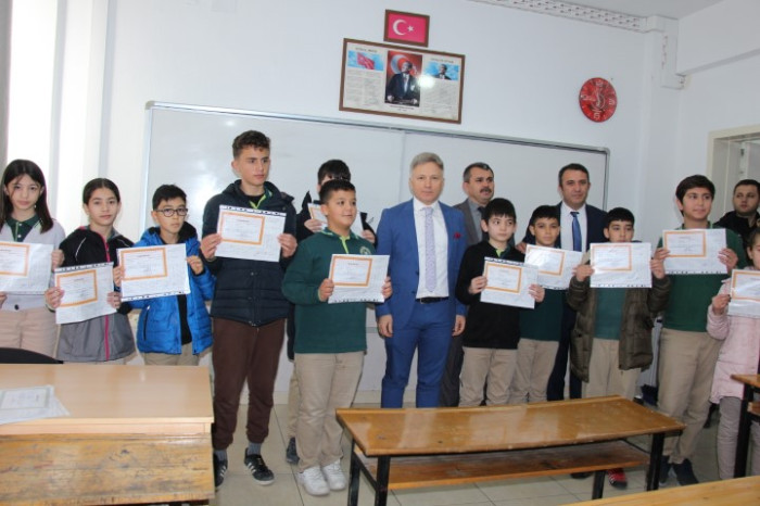 Bucak’ta 12 Bin 495 Öğrenci Yarıyıl Karnesi Aldı