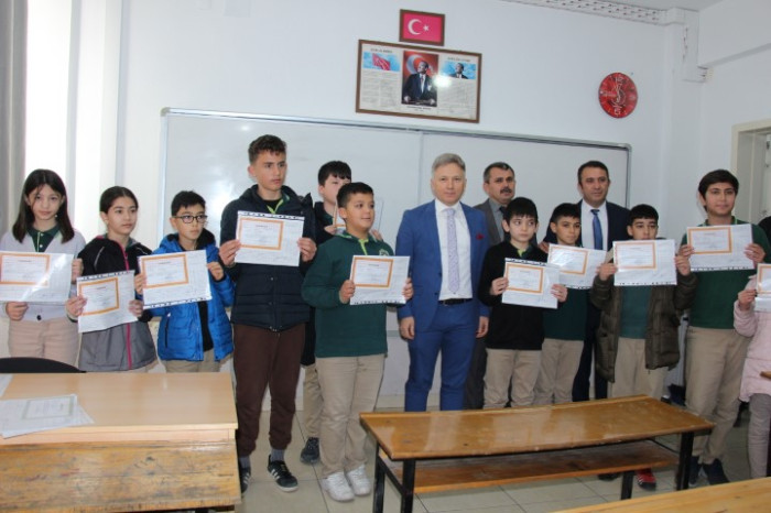 Bucak’ta 12 Bin 495 Öğrenci Yarıyıl Karnesi Aldı