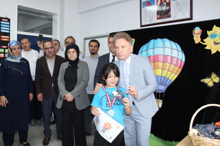 Bucak’ta Öğrenciler Karne Aldı; Yaz Tatili Başladı