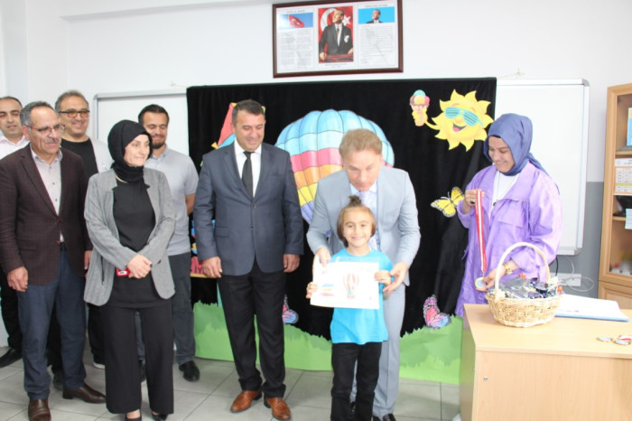 Bucak’ta Öğrenciler Karne Aldı; Yaz Tatili Başladı