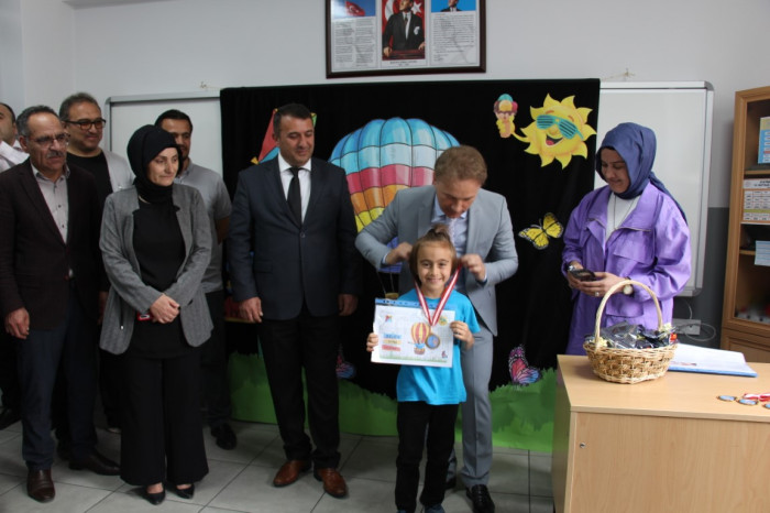 Bucak’ta Öğrenciler Karne Aldı; Yaz Tatili Başladı