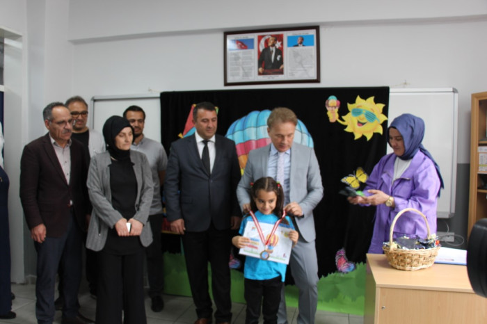 Bucak’ta Öğrenciler Karne Aldı; Yaz Tatili Başladı