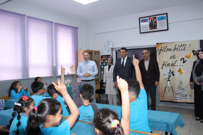 Bucak’ta Öğrenciler Karne Aldı; Yaz Tatili Başladı