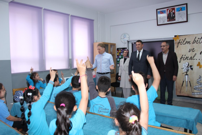 Bucak’ta Öğrenciler Karne Aldı; Yaz Tatili Başladı