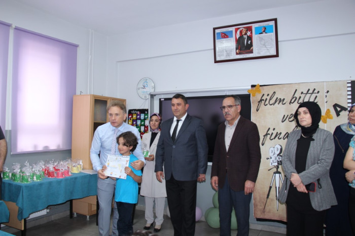 Bucak’ta Öğrenciler Karne Aldı; Yaz Tatili Başladı