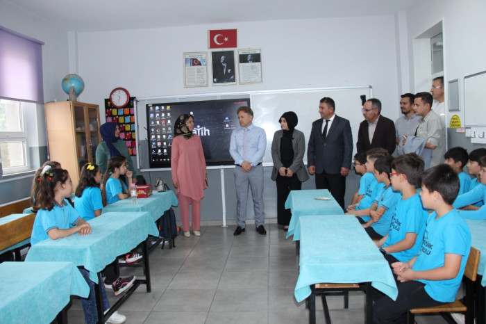 Bucak’ta Öğrenciler Karne Aldı; Yaz Tatili Başladı