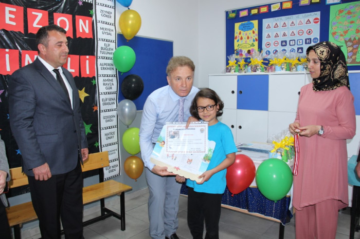 Bucak’ta Öğrenciler Karne Aldı; Yaz Tatili Başladı