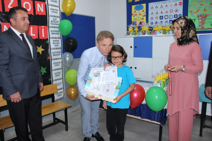 Bucak’ta Öğrenciler Karne Aldı; Yaz Tatili Başladı