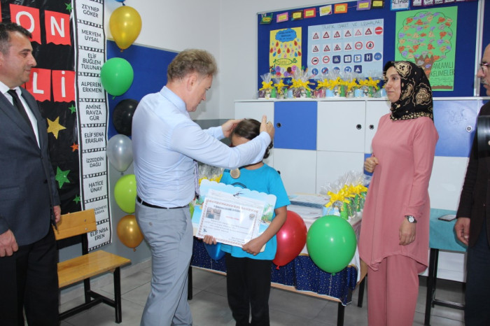 Bucak’ta Öğrenciler Karne Aldı; Yaz Tatili Başladı