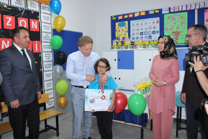 Bucak’ta Öğrenciler Karne Aldı; Yaz Tatili Başladı