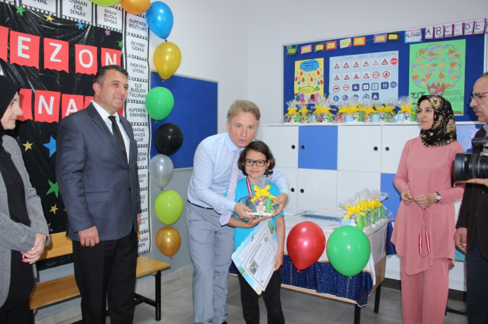 Bucak’ta Öğrenciler Karne Aldı; Yaz Tatili Başladı