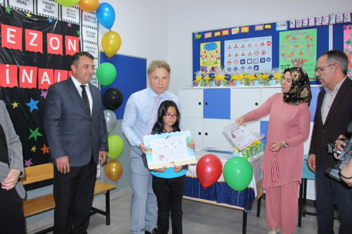 Bucak’ta Öğrenciler Karne Aldı; Yaz Tatili Başladı