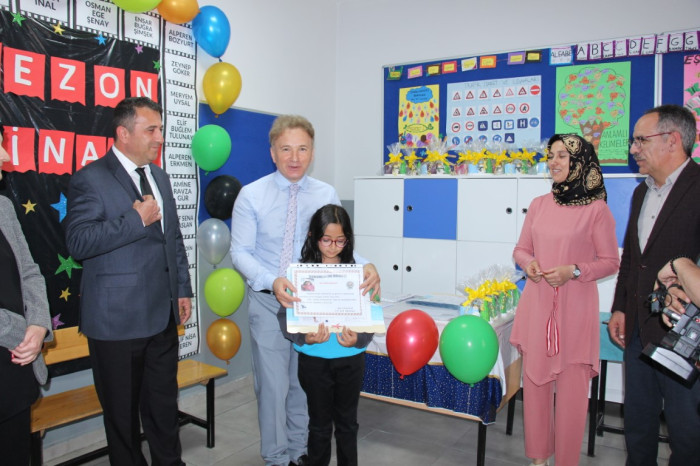 Bucak’ta Öğrenciler Karne Aldı; Yaz Tatili Başladı