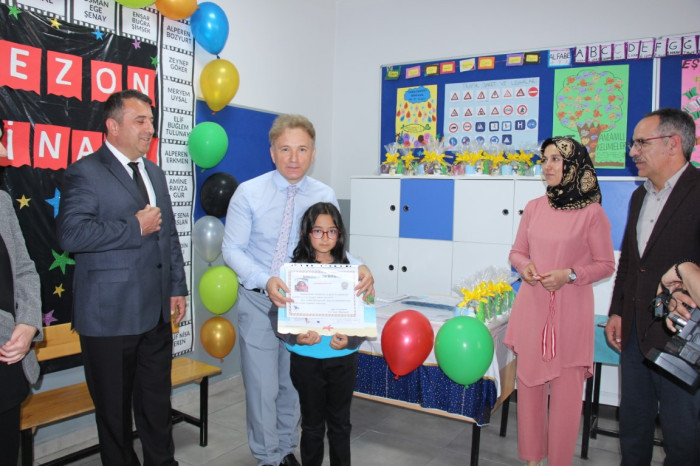 Bucak’ta Öğrenciler Karne Aldı; Yaz Tatili Başladı