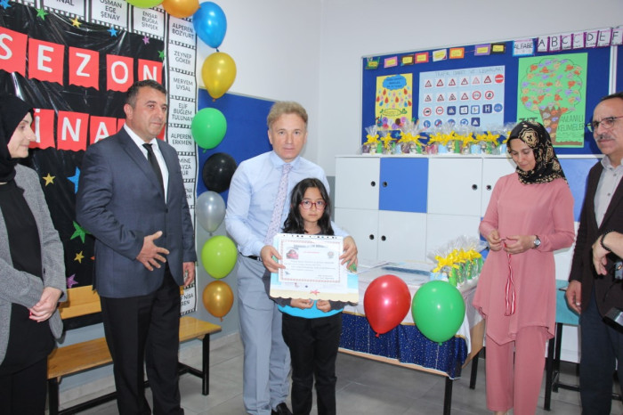 Bucak’ta Öğrenciler Karne Aldı; Yaz Tatili Başladı