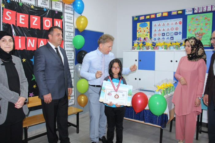 Bucak’ta Öğrenciler Karne Aldı; Yaz Tatili Başladı