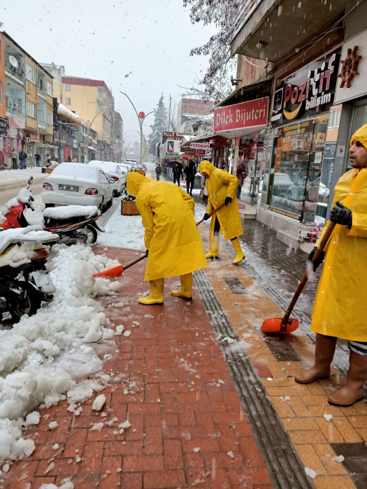 BUCAK’TA KAR YAĞIŞI ETKİLİ OLDU