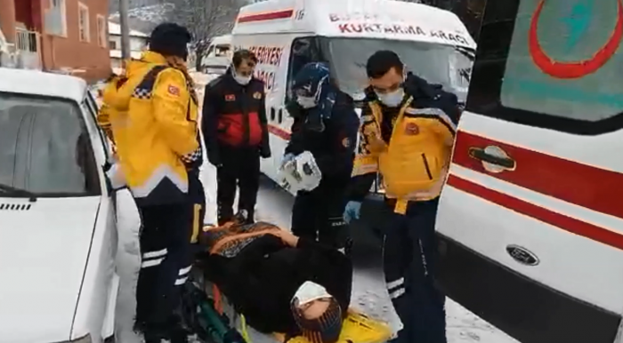 Karda Düşen Kadın İçin İtfaiye Ve Sağlık Ekipleri Seferber Oldu