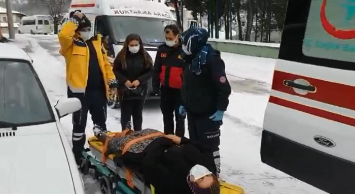 Karda Düşen Kadın İçin İtfaiye Ve Sağlık Ekipleri Seferber Oldu