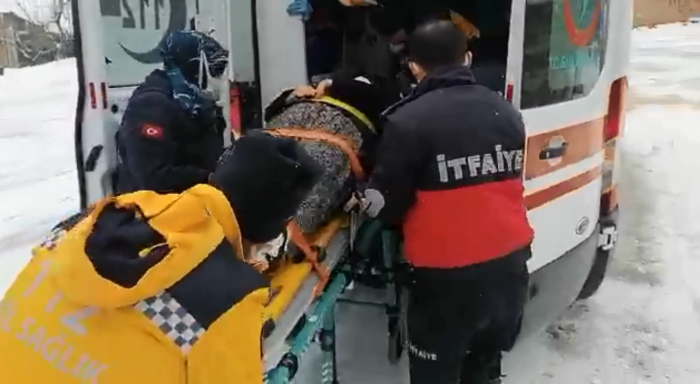 Karda Düşen Kadın İçin İtfaiye Ve Sağlık Ekipleri Seferber Oldu