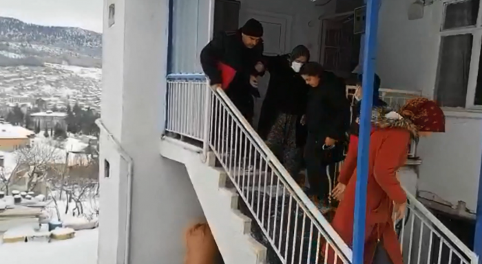 Karda Düşen Kadın İçin İtfaiye Ve Sağlık Ekipleri Seferber Oldu