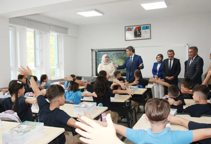 Bucak’ta Kaymakam Kuruca İlk Ders Zilini Çaldı