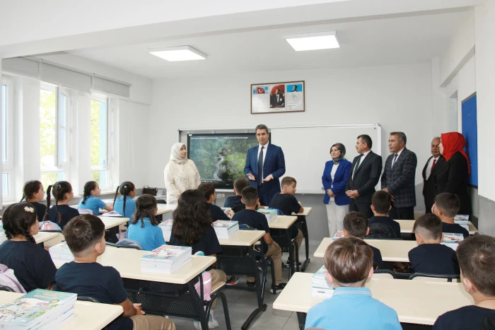 Bucak’ta Kaymakam Kuruca İlk Ders Zilini Çaldı