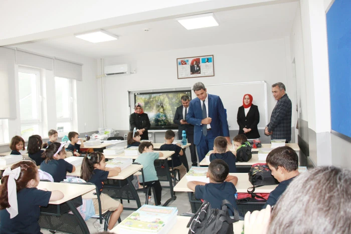 Bucak’ta Kaymakam Kuruca İlk Ders Zilini Çaldı