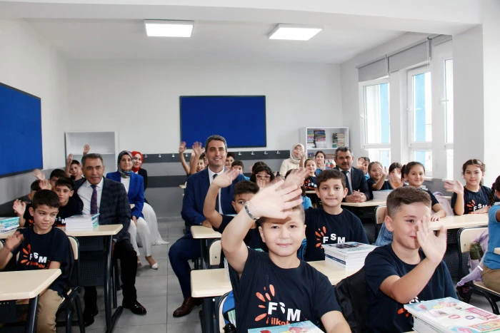 Bucak’ta Kaymakam Kuruca İlk Ders Zilini Çaldı